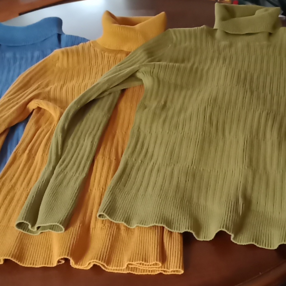 (3)turtleneck girls sweaters